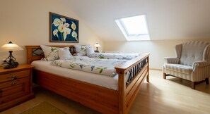 Apartment, 2 Bedrooms, Non Smoking, Garden View | Hypo-allergenic bedding, laptop workspace, free WiFi, bed sheets