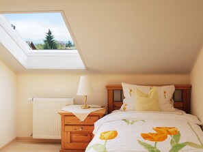 Hypo-allergenic bedding, laptop workspace, free WiFi, bed sheets - Casa Cristina- Kurpension und Appartements (Bad Krozingen)