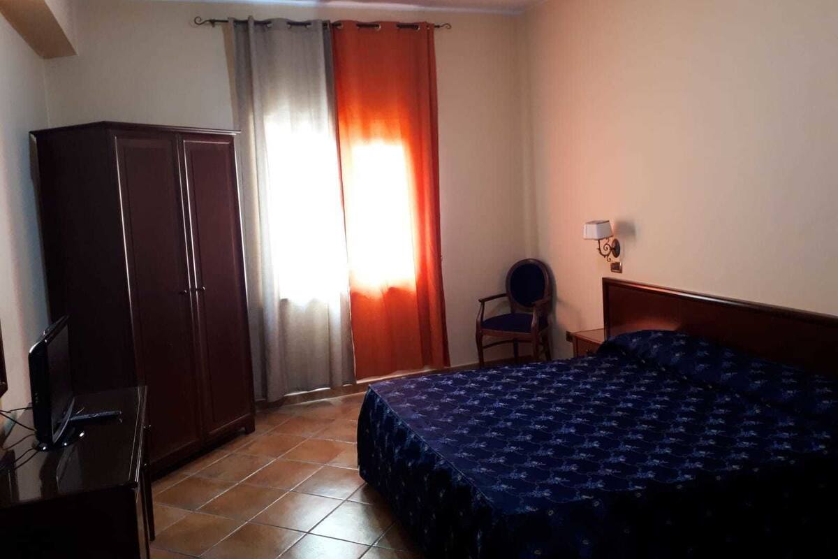 Ropa de cama de alta calidad, insonorización, camas extra y wifi gratis