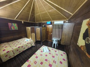 Laptop workspace, free WiFi, individually decorated - Chalet Castillo (El Estor)