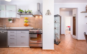Fridge, microwave, oven, stovetop - 4 star Apartment Cookie with private parking (Pula)