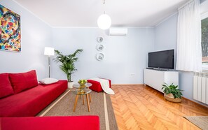 تلفزيون بشاشة مسطحة