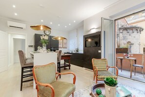 TV - PALACE VIEW PENTHOUSE modern luxury in Lucca (Lucca)