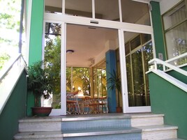 Entrada al alojamiento