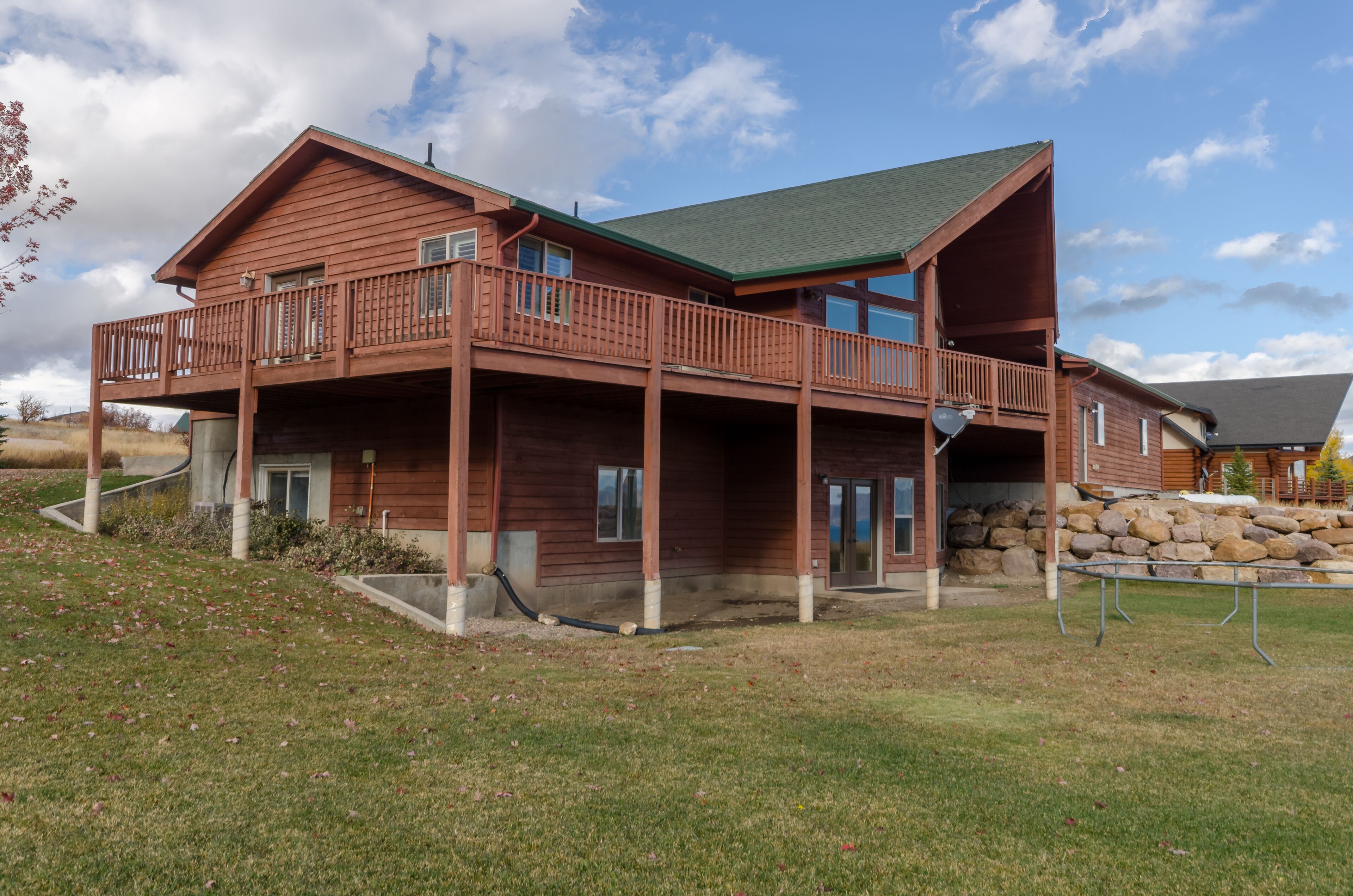 5 bed 3 bath with stunning lake view