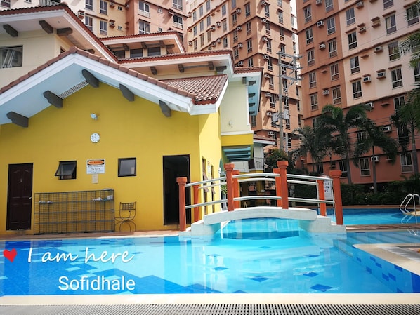 Outdoor pool - Cozy Studio near Manila Airport with Unlimited WiFi (Paranaque City)