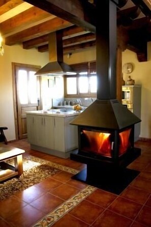 Kylskåp, mikrovågsugn, ugn och spishäll