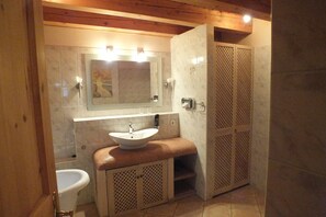 House, 2 Bedrooms, Balcony, River View | Bathroom | Separate bathtub and shower, deep-soaking bathtub, free toiletries