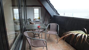 House, 2 Bedrooms, Balcony, River View | Terrace/patio