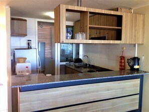 Apartment | Private kitchenette | Fridge, microwave, oven, cookware/dishes/utensils - 88.- HNA Mirador El Faro (La Serena)