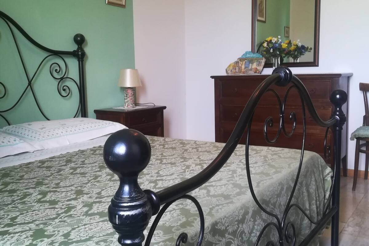 Superior Apartment, 2 Bedrooms, Garden View | Desk, cribs (free), WiFi (free), bed sheets