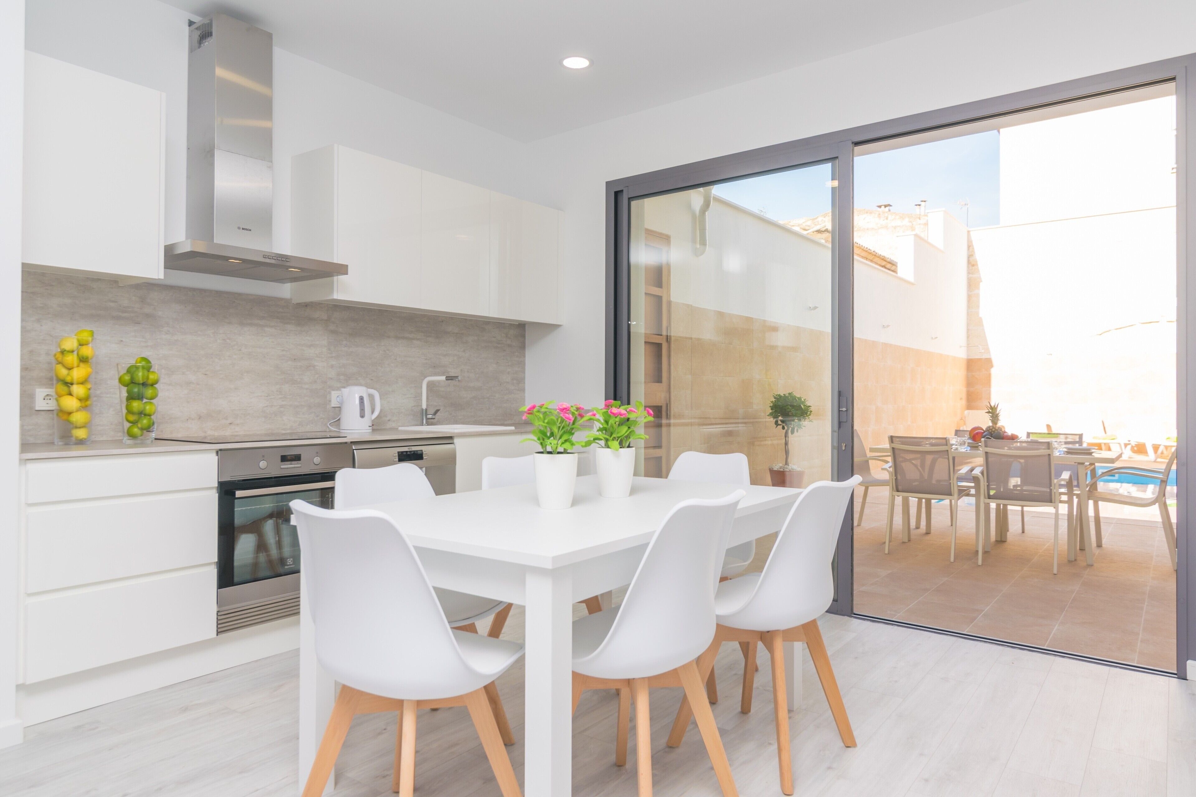 冰箱、微波炉、烤箱、炉灶