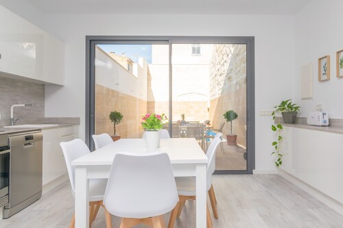 CAN SERRA -Modern townhouse with private pool. Free WiFi