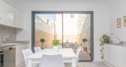 CAN SERRA -Modern townhouse with private pool. Free WiFi