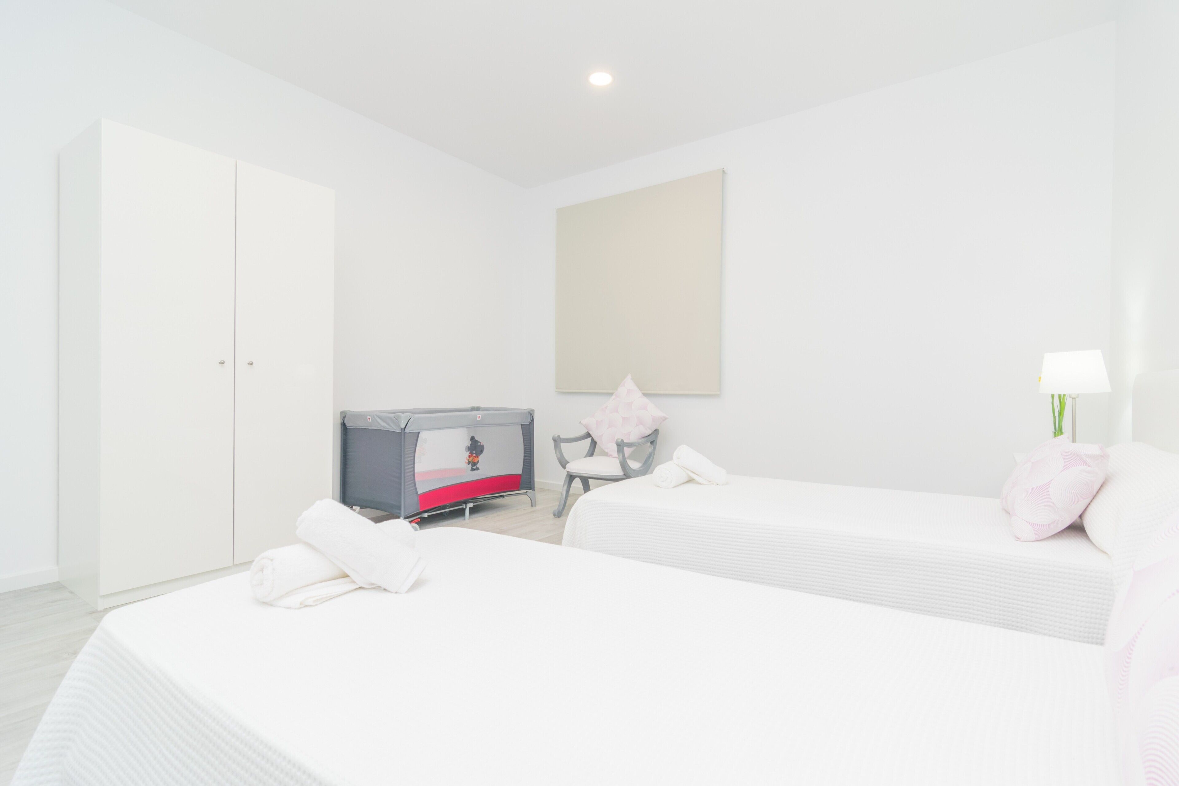 3 chambres, fer et planche à repasser, Wi-Fi gratuit, draps fournis