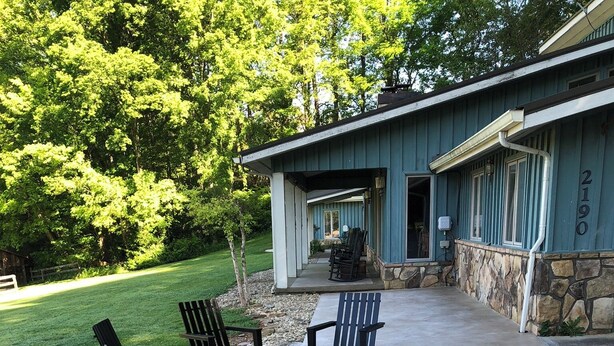 Terrace/patio - Sunset View Estate, a farm setting, upscale house. (Cosby)