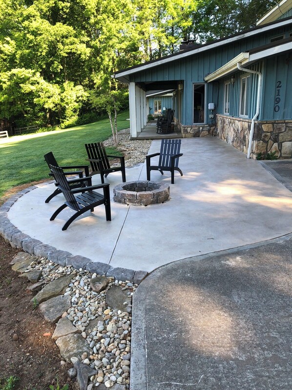 Terrace/patio - Sunset View Estate, a farm setting, upscale house. (Cosby)