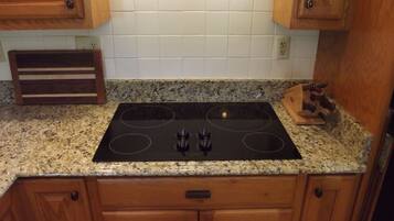 冰箱、微波炉、烤箱、炉灶