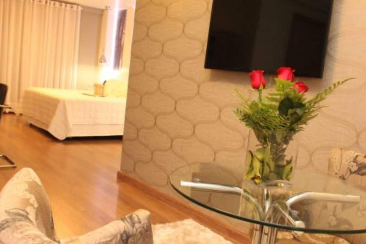 suite, 1 king bed | iron/ironing board, free wifi, bed sheets