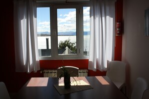 Apartamento família, várias camas, vista para a baía | Cozinha privada