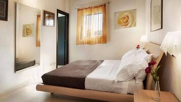 6 slaapkamers, een strijkplank/strijkijzer, gratis wifi, beddengoed