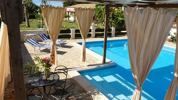 Piscina coperta, piscina all'aperto