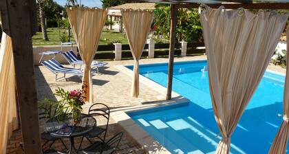 WONDERFUL COUNTRY VILLA WITH PRIVATE POOL AND LARGE GARDEN
