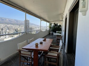 Outdoor dining - Athens 360° Penthouse, panoramic city center view (Athina)