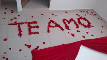 Minibar, blackout drapes, free WiFi, bed sheets