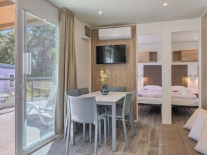 Free WiFi - Cosy apartment in villa for 6 guests with A/C, pool, WIFI, TV and terrace (Umag)