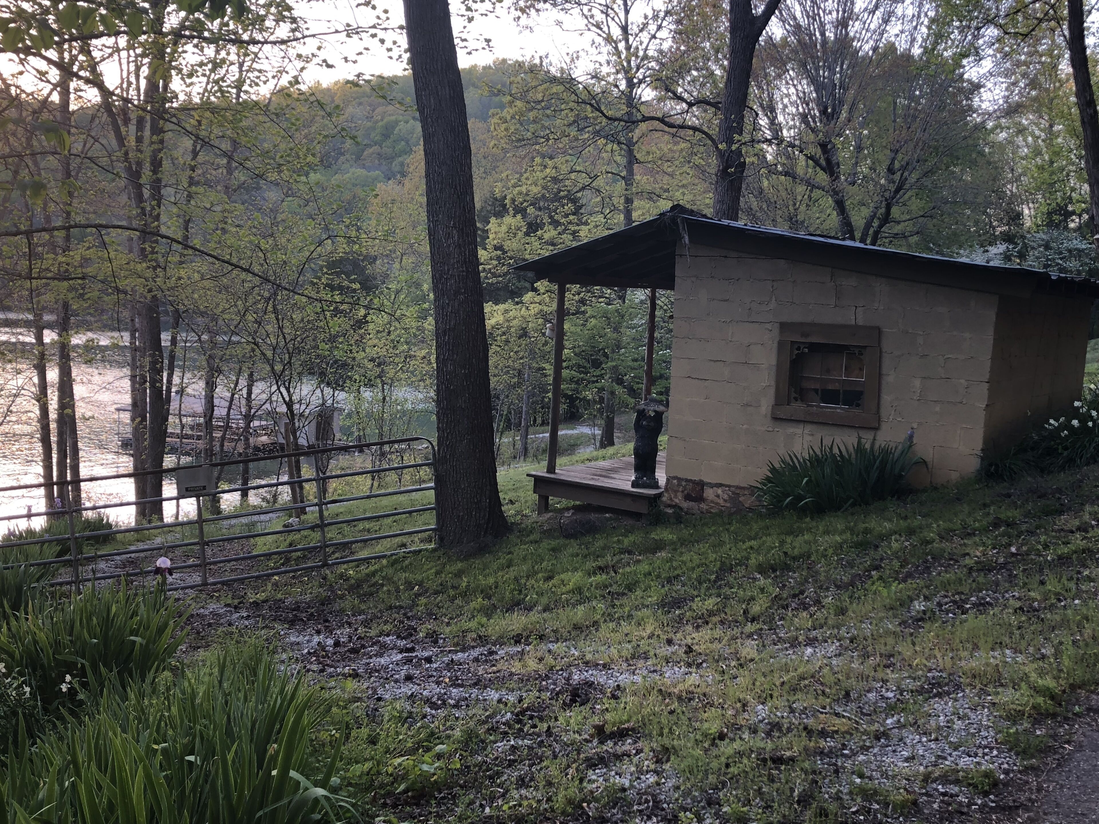 المنطقة المحيطة بالمنشأة