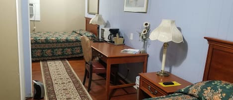 Business Suite, Multiple Beds, Non Smoking, Refrigerator & Microwave | Iron/ironing board, cribs/infant beds, rollaway beds, free WiFi