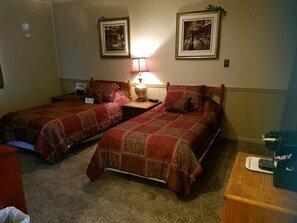 Dobbelt- eller tomannsrom – økonomi, 2 enkeltsenger, ikke-røyk, kjøleskap og mikrobølgeovn | Strykejern/-brett, barnesenger og ekstrasenger (mot et tillegg)