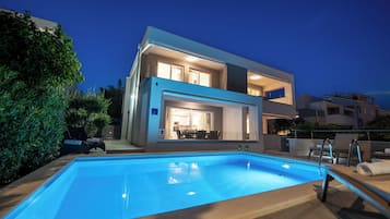 Piscine extérieure, piscine chauffée