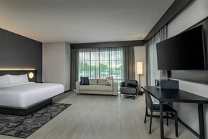 Hypo-allergenic bedding, desk, laptop workspace, blackout drapes - AC Hotel by Marriott Saratoga Springs (Saratoga Springs)