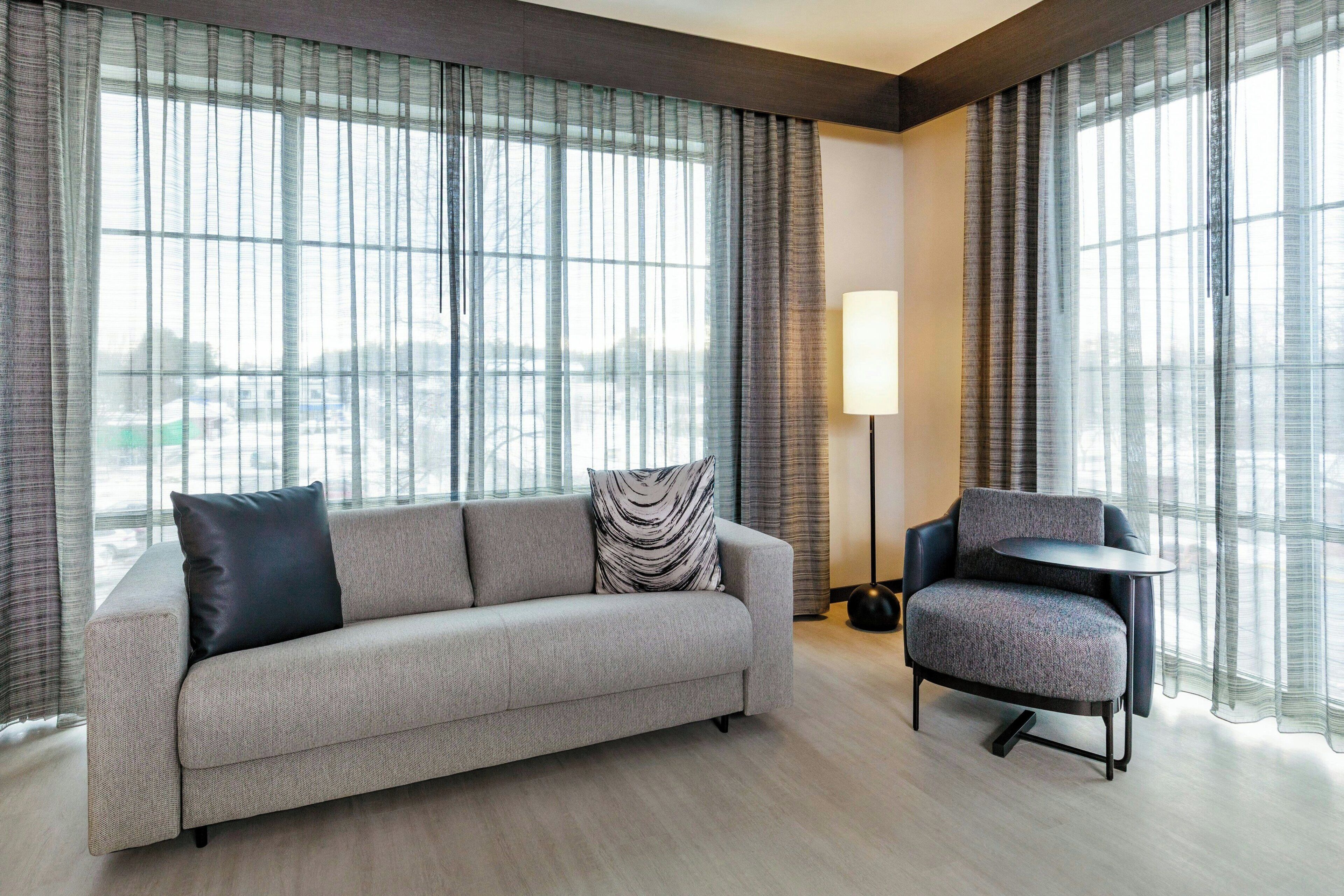 Deluxe Room, 1 King Bed with Sofa bed