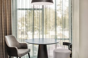 Ropa de cama hipoalergénica y escritorio