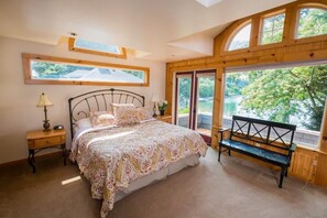 1 habitación, tabla de planchar con plancha y cuna de viaje 