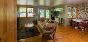 Smart TV, fireplace, DVD player