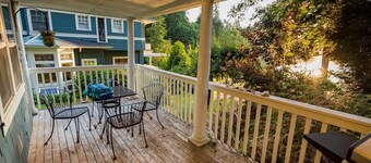 Romantic getaway this fall on the water!