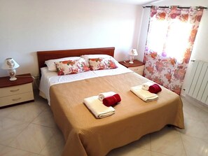 3 dormitorios, tabla de planchar con plancha, wifi gratis y ropa de cama