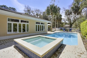 Outdoor spa tub - Myrtle Lane 1 (Hilton Head Island)