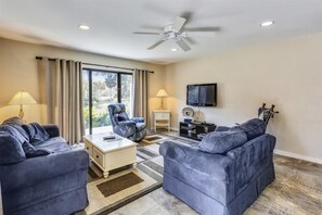 Flat-screen TV, DVD player - Greens 190 (Hilton Head Island)
