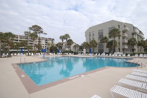 Outdoor pool - Shorewood 131 (Hilton Head Island)