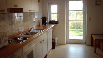 Kühlschrank, Mikrowelle, Herdplatte, Geschirrspüler