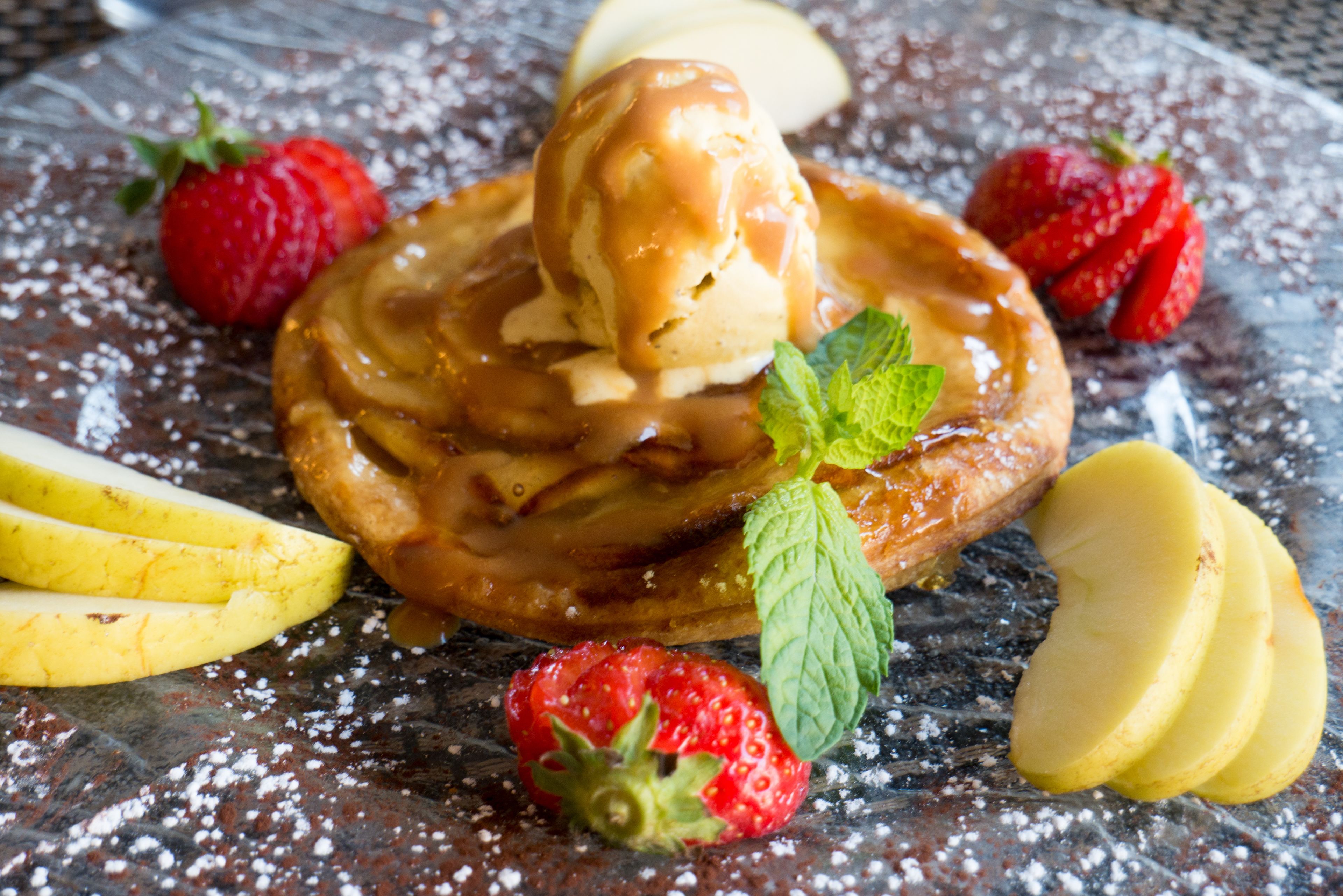 Frokost og middag serveres