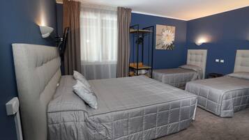 Escritorio, cortinas blackout, cunas y ropa de cama