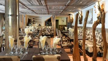 Breakfast and dinner served, local cuisine