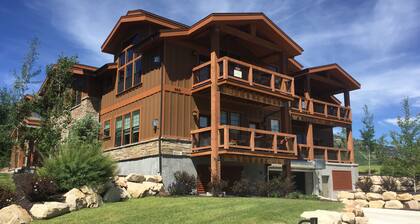 Luxury Ski Condo Close to Deer Valley Express Gondola!