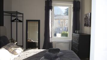 1 chambre, fer et planche Ă repasser, Wi-Fi, draps fournis